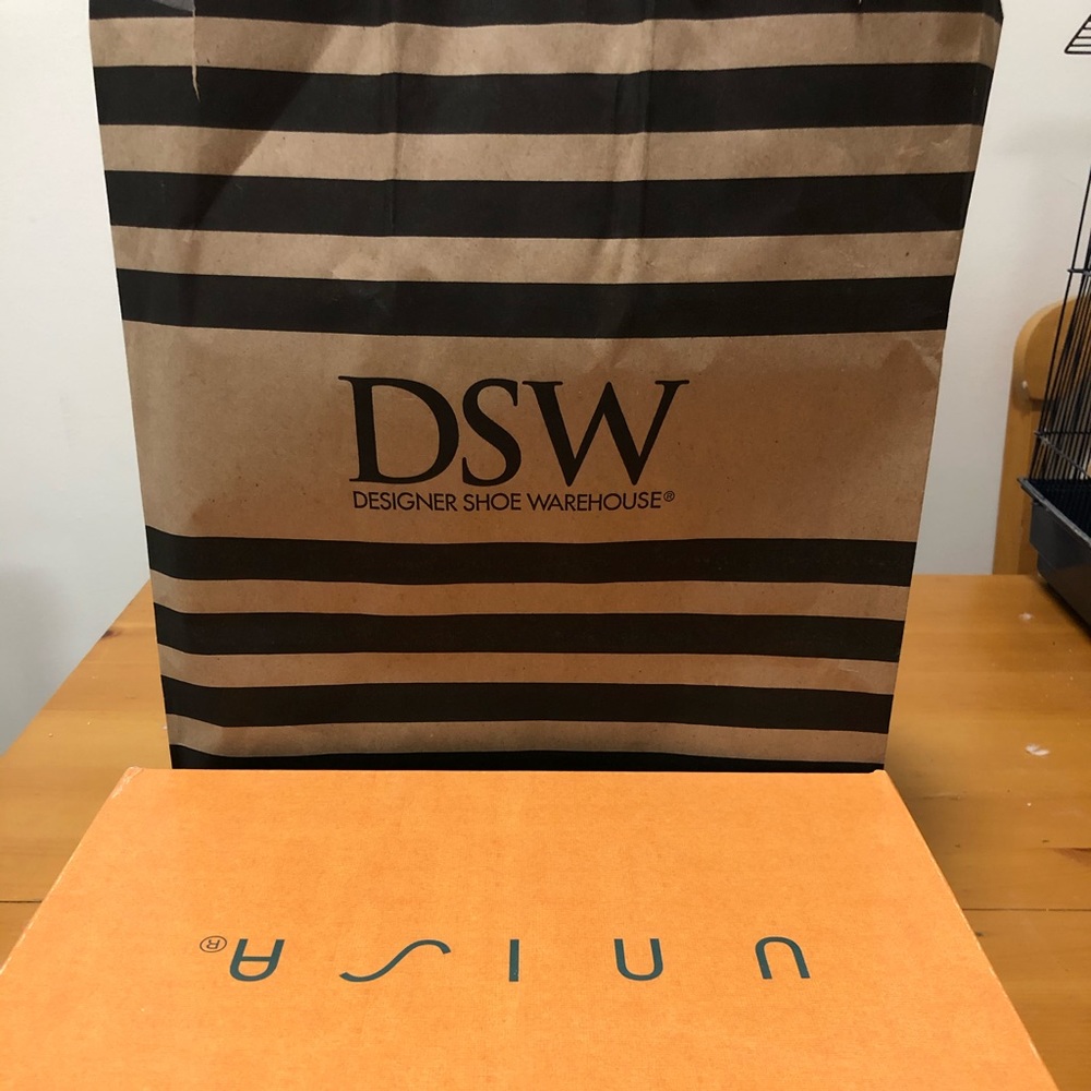 DSW designer shoe warehouse